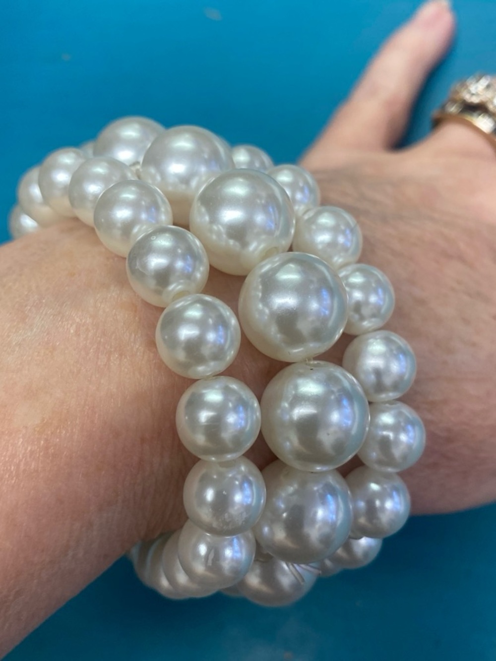 Classic Whitefaux  Pearl Stretch Bracelet Set - Timeless Elegance